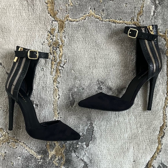 Bebe black suede pointed toe ankle strap pumps with gold hardware 🖤 - Picture 2 of 8